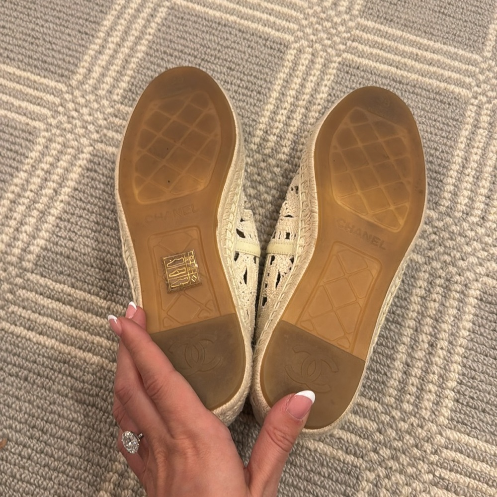 Chanel 20S Beige Ivory Patent Leather CC Logo Espadrille Slip On Ballet Flat - Picture 4 of 6